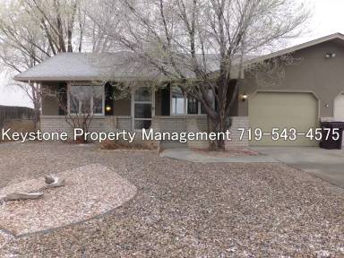 Main picture of 821 S Bellflower Dr