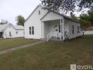 Main picture of 907 Young St