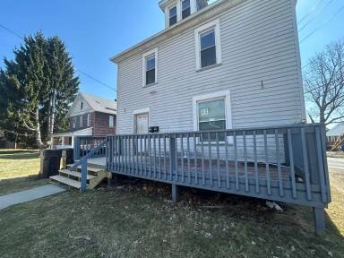 Main picture of 422 S Center St
