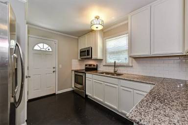 Main picture of 2039 Camp Greene St