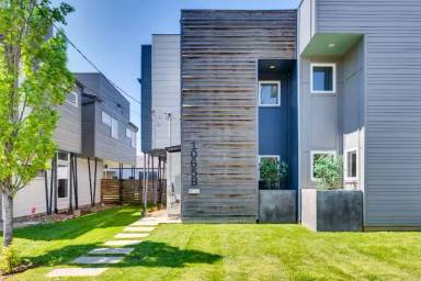 Main picture of 1065 2nd Ave S