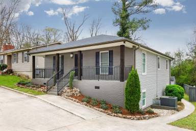 Main picture of 1626 17th Ave E