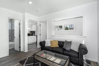 Main picture of 4263 1/2 33rd St