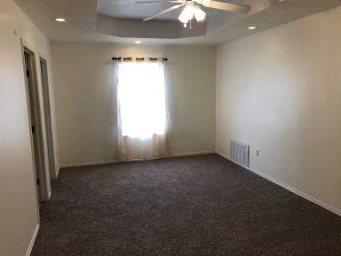 Main picture of 728 W 17th Ln