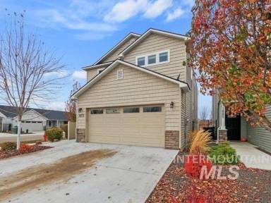 Main picture of 1873 N Justin Ave