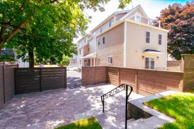 Main picture of 151 Broadway St