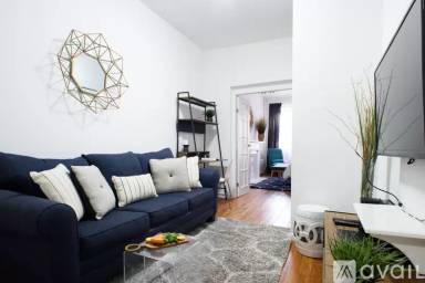 Main picture of 1571 York Ave