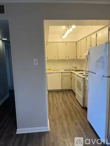 Main picture of 2831 N Ohenry Blvd