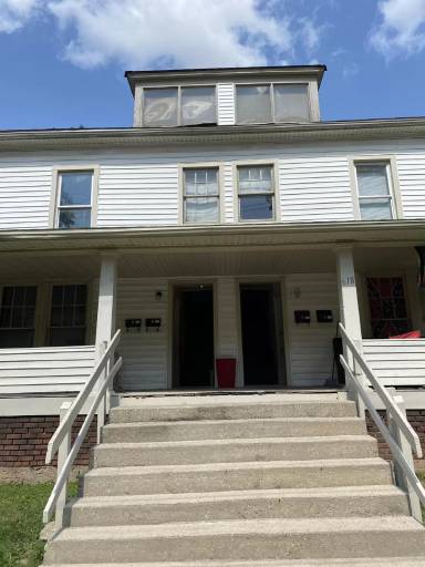 Main picture of 618 E Pike St