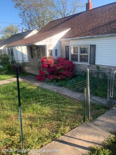 Main picture of 726 Queen Ave NW