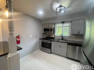 Main picture of 180 Littleton Rd