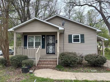 Main picture of 407 S Washington Ave