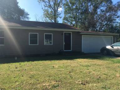 Main picture of 805 W Superior St
