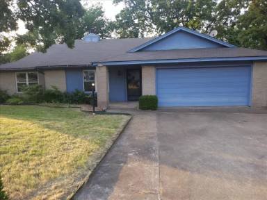 Main picture of 2335 W Tecumseh St