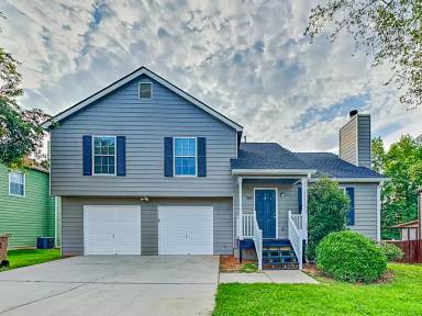 Main picture of 7089 Oakwood Cir