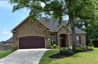 Main picture of 702 Gus Ct