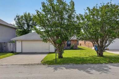Main picture of 609 Trout St