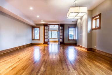 Main picture of 4954 S King Dr