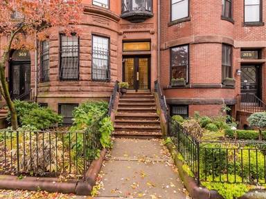 Main picture of 371 Beacon St