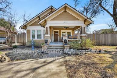 Main picture of 212 N Grand Ave