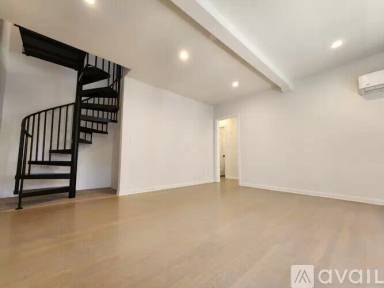 Main picture of 537 N Orange Dr