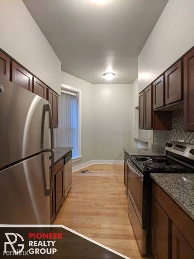 Main picture of 1425 N Dearborn St