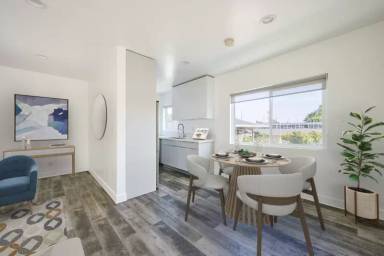Main picture of 1333 W 36th Pl