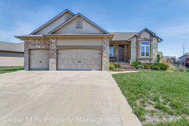 Main picture of 1050 N Beau Jardin St