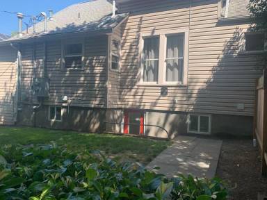 Main picture of 2705 SE Stark St