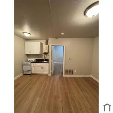 Main picture of 928 W 83rd St