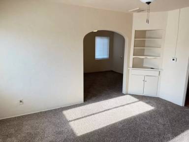 Main picture of 8 California St