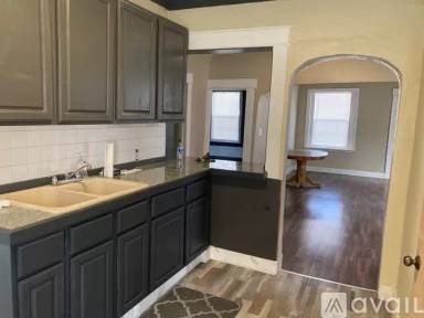 Main picture of 2101 W Court St