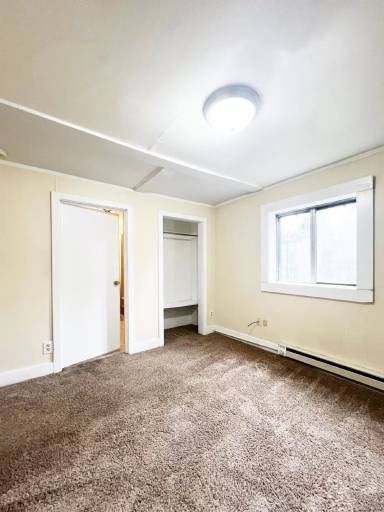 Main picture of 1005 W 12th Aly