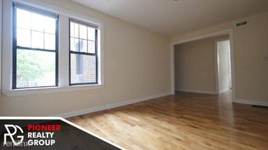 Main picture of 1448 W Byron St