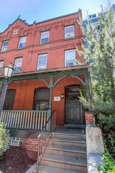 Main picture of 3934 Sansom St
