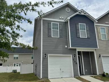 Main picture of 104 Waterstone Ln