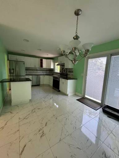 Main picture of 982 Commack Rd