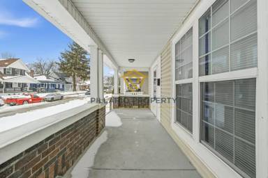 Main picture of 3625 N Kenwood Ave