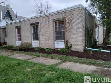 Main picture of 124 E College St