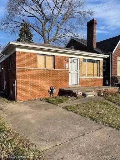 Main picture of 16892 Robson St