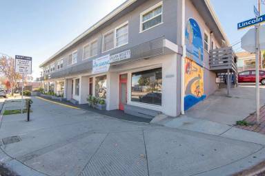 Main picture of 3000 Lincoln Blvd