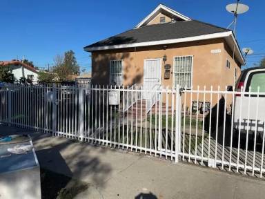 Main picture of 1133 E 101st St