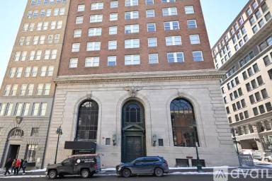 Main picture of 21 W 10th St