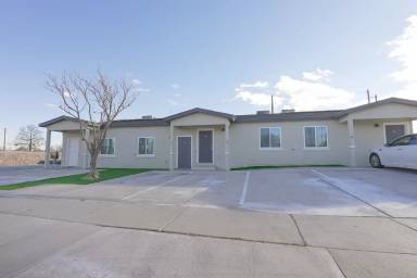 Main picture of 8761 Lawson St