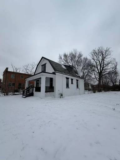 Main picture of 1119 E Fulton St