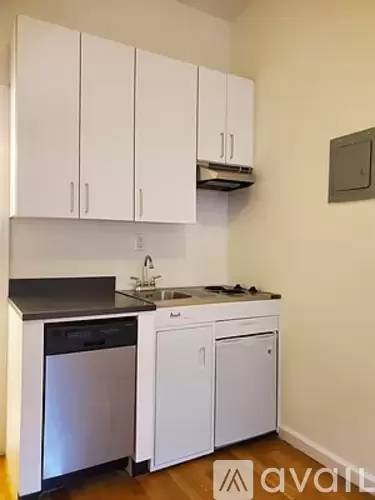 Main picture of 49 W 11th St