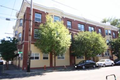 Main picture of 910 SE 37th Ave