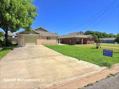 Main picture of 1109 E Avenue F