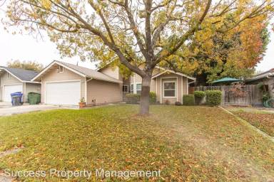 Main picture of 2102 Royal Wood Ln