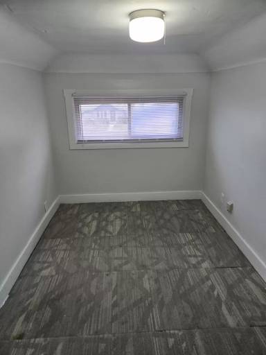Main picture of 4611 W Stark St